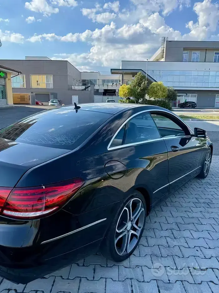 Usata Mercedes E220 170 CV (125 kW) 2015 Nero Coupé