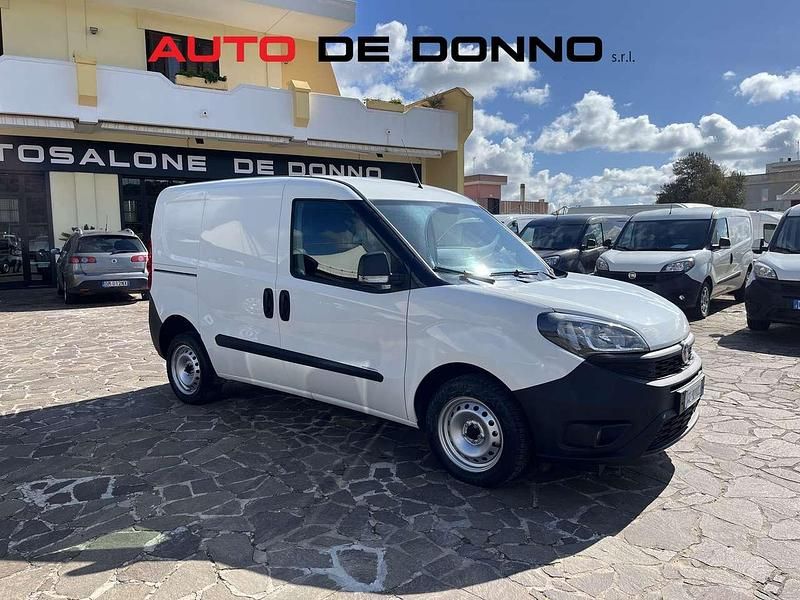 Usata Fiat Doblò 105 CV (77 kW) 2021 Bianco Monovolume