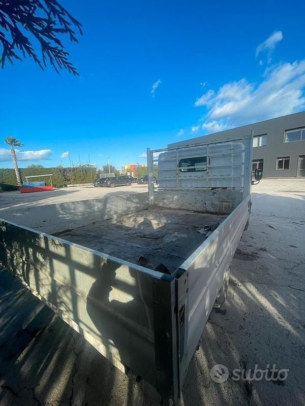 Usata Nissan Cabstar 2007 Bianco Pick-up