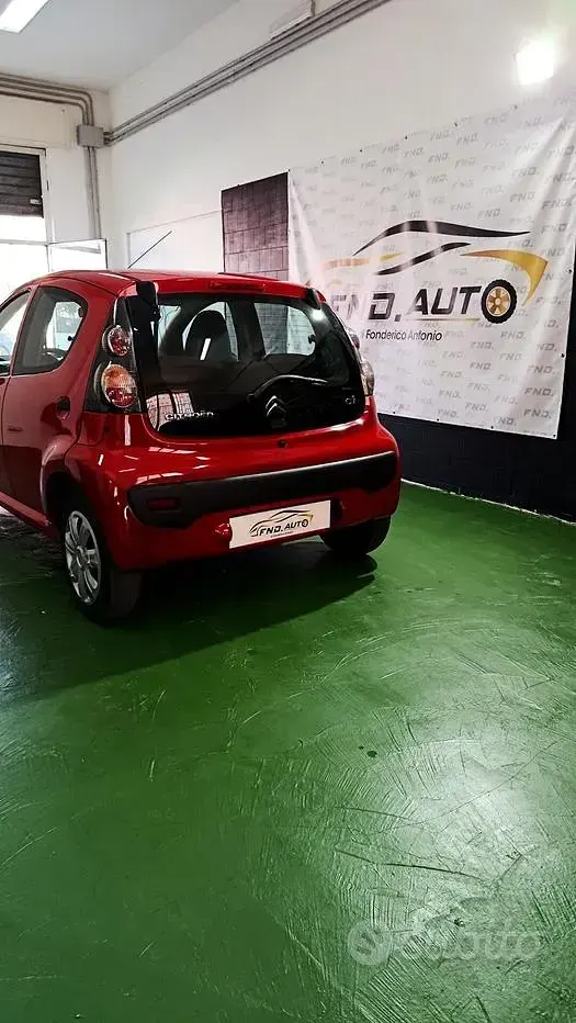 Begagnad Citroën C1 Attraction 68 HK (50 kW) 2013 Röd Halvkombi
