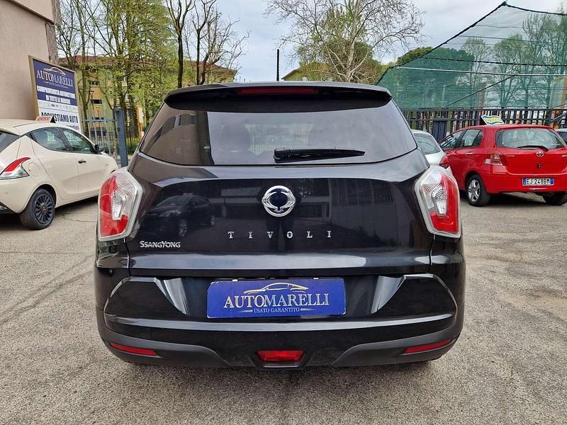Begagnad SsangYong Tivoli 128 HK (94 kW) 2017 Svart SUV