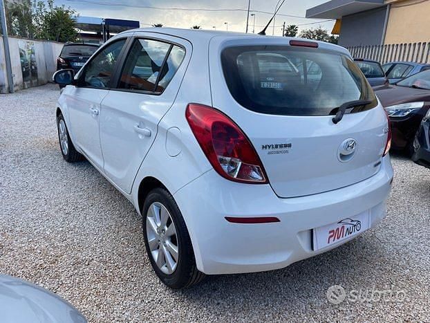 Usata Hyundai i20 75 CV (55 kW) 2012 Bianco Utilitaria