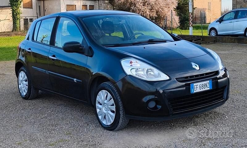 Usata Renault Clio II Luxe 74 CV (54 kW) 2011 Nero Berlina