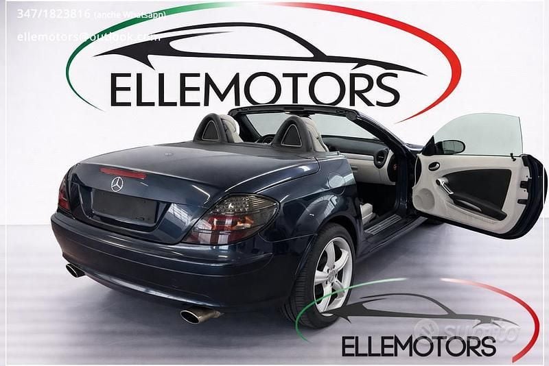 Usata Mercedes SLK350 272 CV (200 kW) 2005 Blu Cabrio
