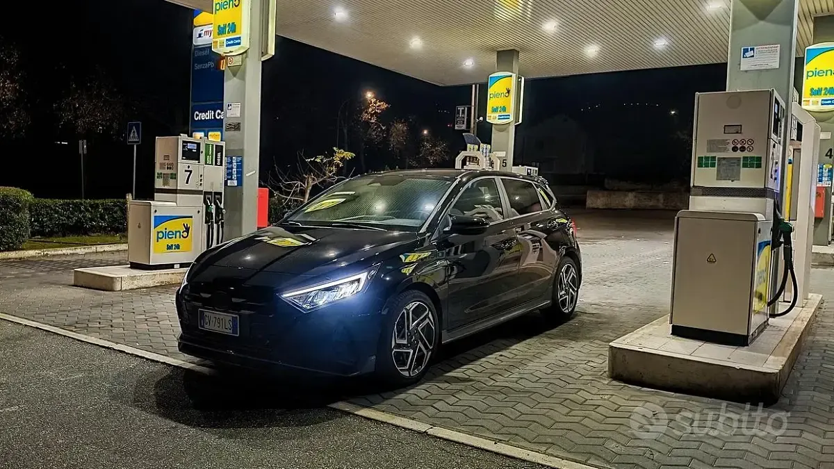 Usata Hyundai i20 N Line 100 CV (73 kW) 2024 Nero Utilitaria