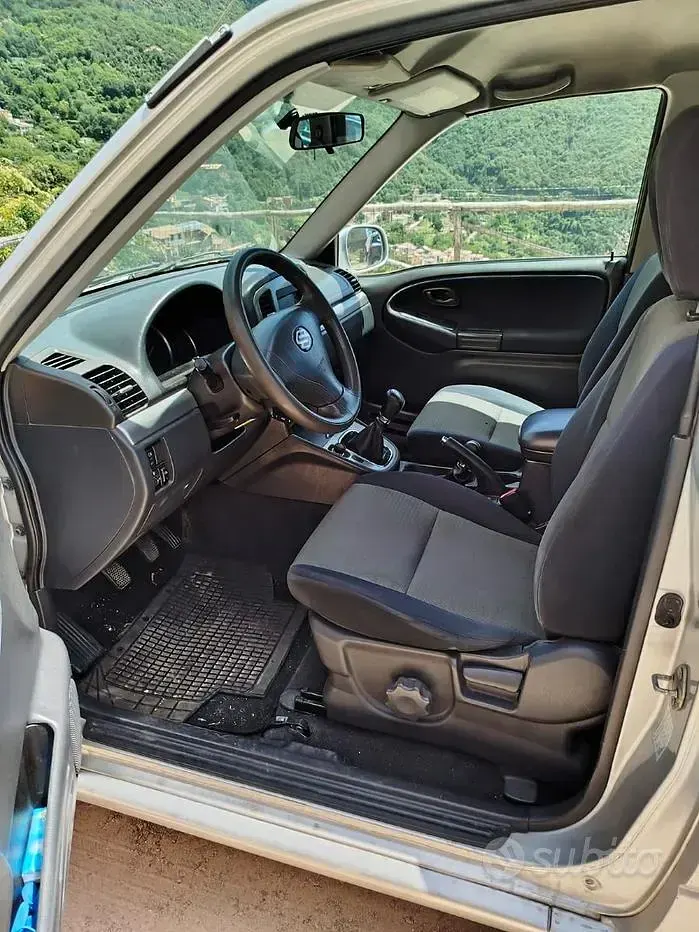 Usata Suzuki Vitara 109 CV (80 kW) 2005 Grigio SUV