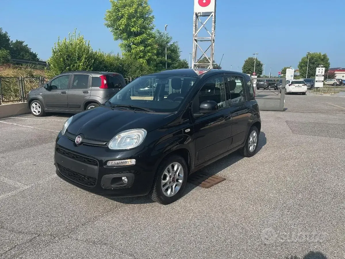 Usata Fiat Panda Lounge 69 CV (50 kW) 2017 Nero Utilitaria