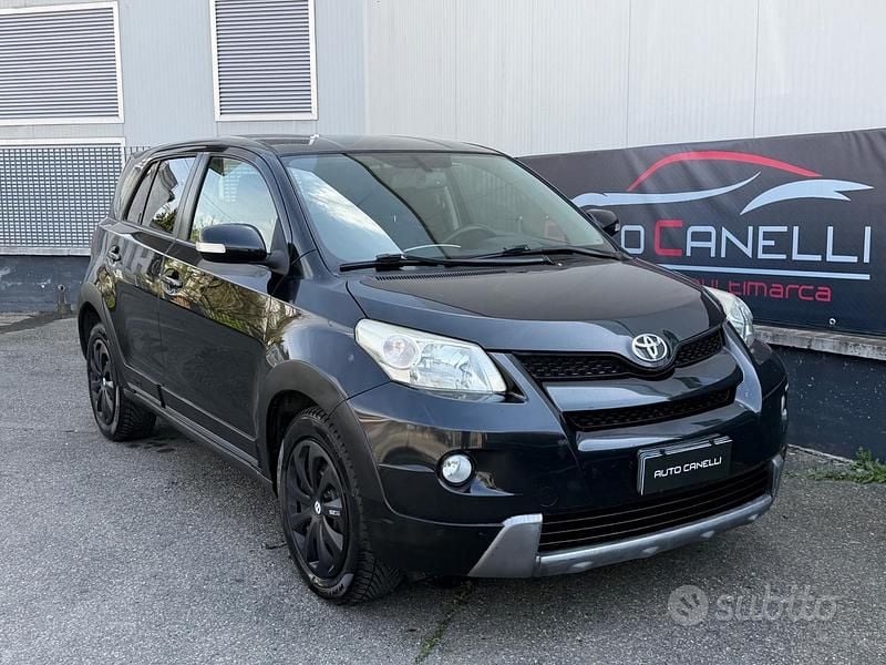 Usata Toyota Urban Cruiser Luxury 90 CV (66 kW) 2009 Nero Utilitaria