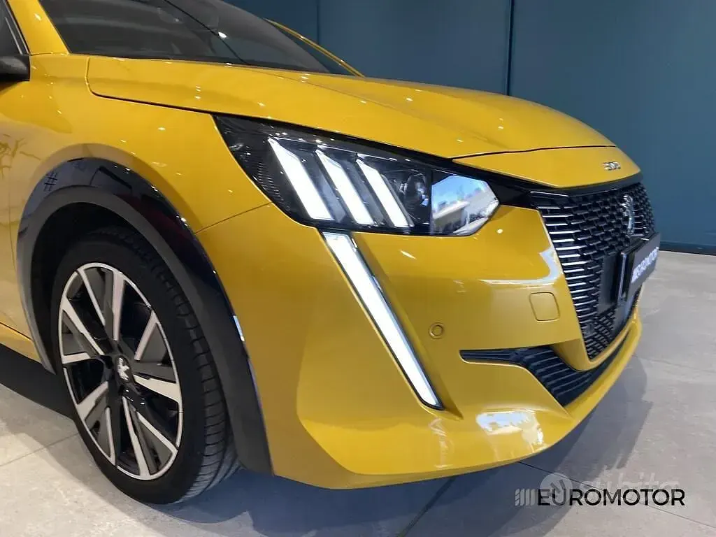 Usata Peugeot 208 GT-line 102 CV (75 kW) 2020 Giallo Utilitaria