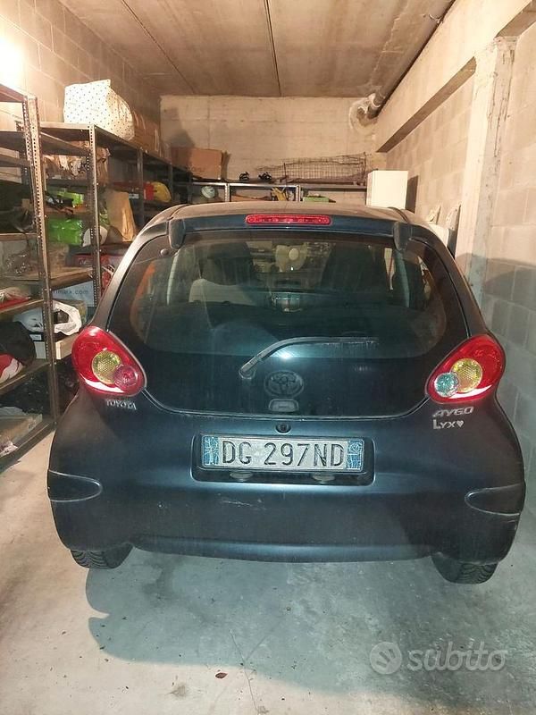 Usata Toyota Aygo 69 CV (50 kW) 2007 Grigio Utilitaria