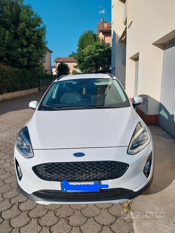Usata Ford Fiesta Active 85 CV (62 kW) 2018 Bianco Utilitaria