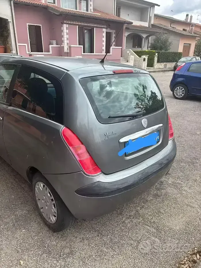 Usata Lancia Ypsilon 60 CV (44 kW) 2003 Grigio Utilitaria