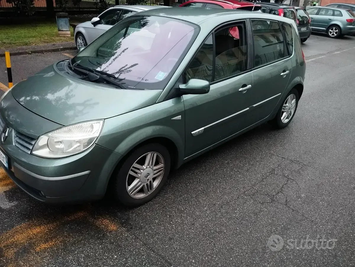 Usata Renault Scénic II 111 CV (81 kW) 2004 Verde Monovolume