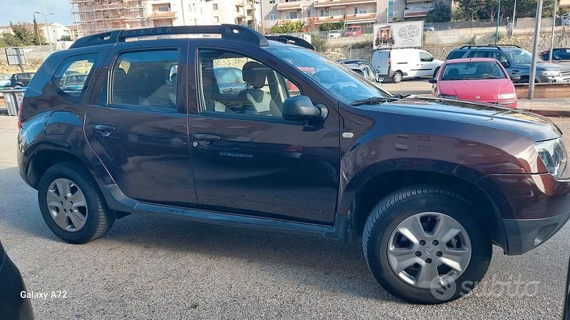 Usata Dacia Duster Lauréate 90 CV (66 kW) 2016 Marrone Station wagon