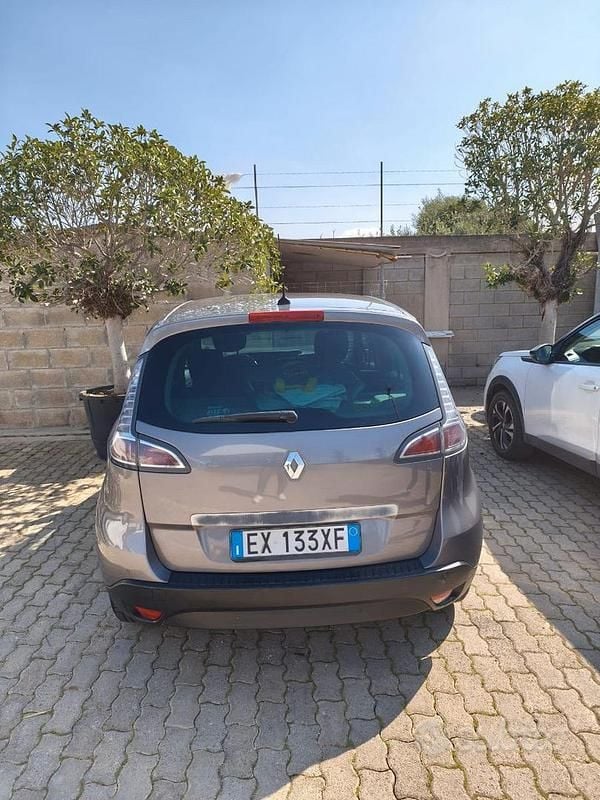 Usata Renault Scénic III XMOD 110 CV (80 kW) 2014 Grigio Monovolume