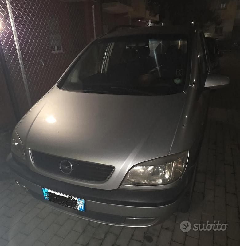 Usata Opel Zafira 82 CV (60 kW) 1999 Grigio Monovolume