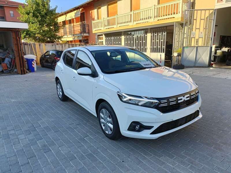 Usata Dacia Sandero Expression 101 CV (74 kW) 2024 Rosso Utilitaria