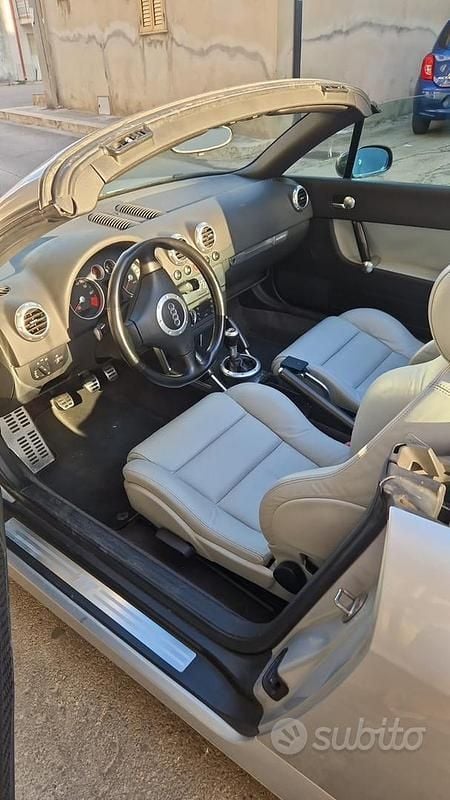 Usata Audi TT Roadster 225 CV (165 kW) 2001 Grigio Cabrio