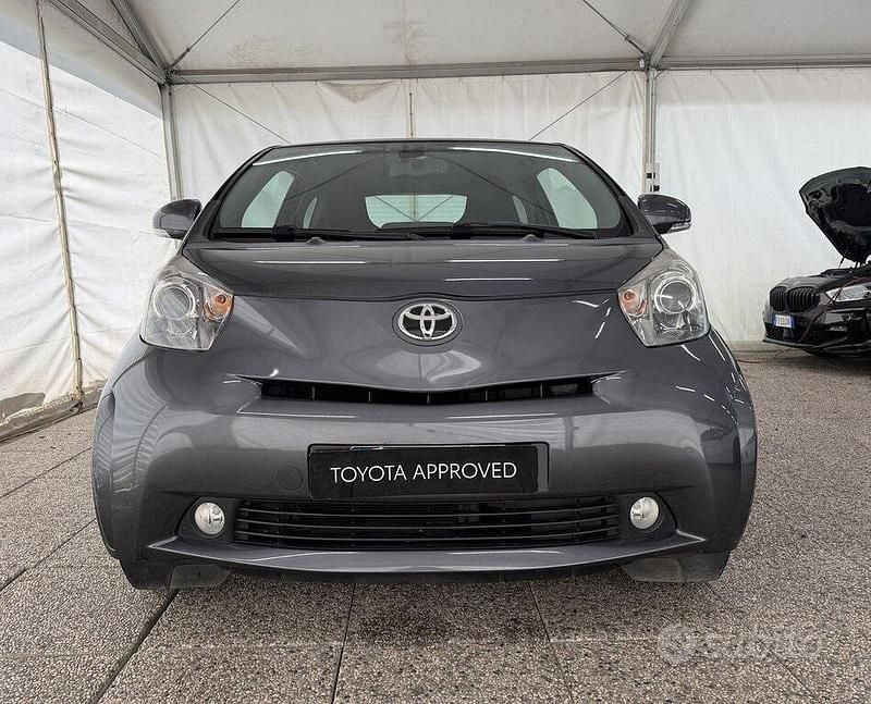 Begagnad Toyota iQ Executive 99 HK (72 kW) 2010 Halvkombi