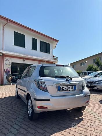Usata Toyota Yaris Lounge 74 CV (54 kW) 2013 Berlina