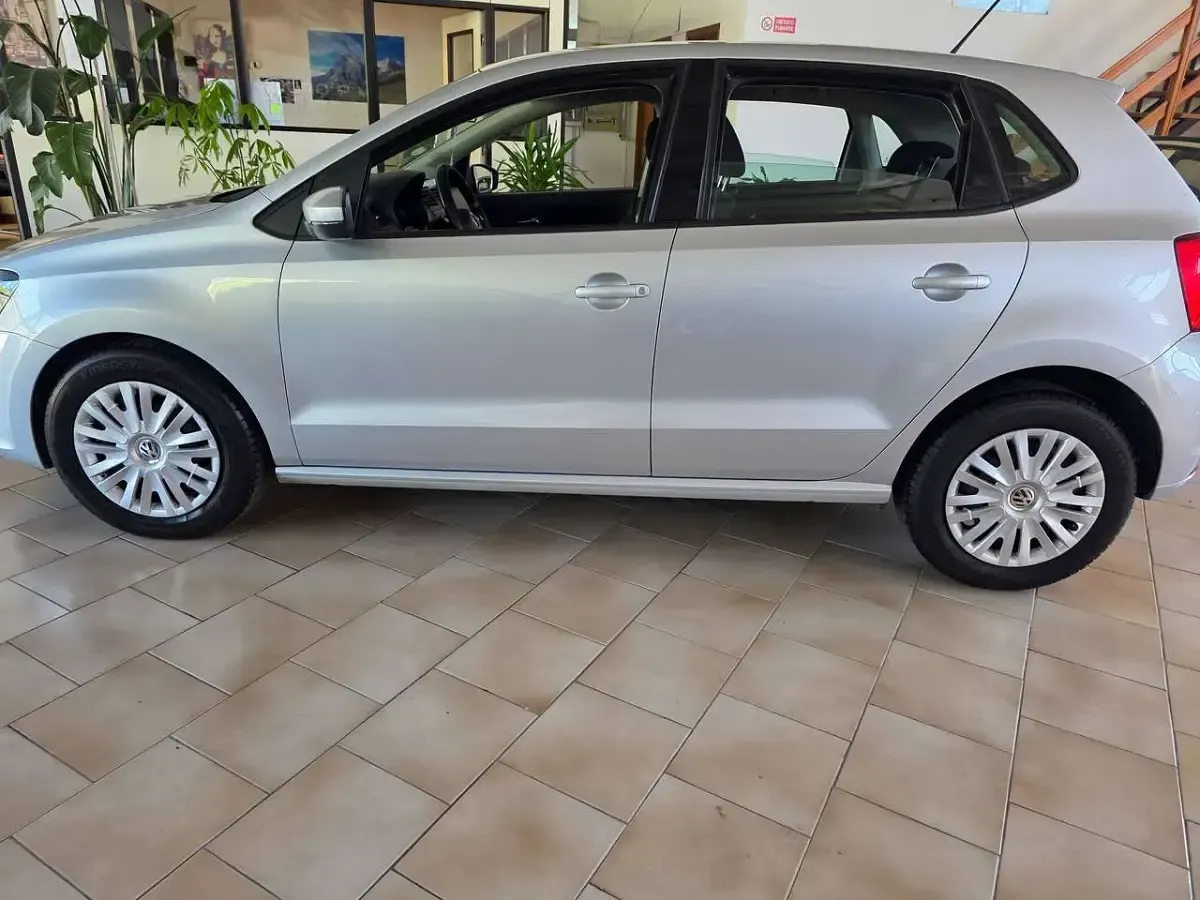 Usata VW Polo Trendline 75 CV (55 kW) 2017 Argento Berlina