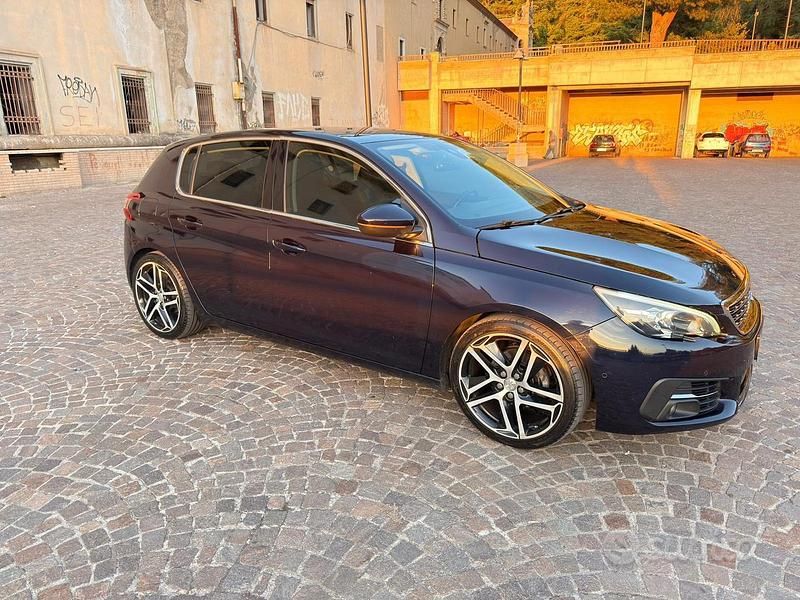 Usata 2018 Peugeot 308 Due volumi | 7999 € (Buon prezzo) - Immagine 1/4