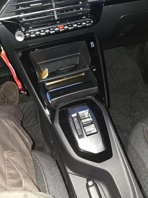 Nuova Peugeot 2008 Active 136 CV (100 kW) 2025 SUV