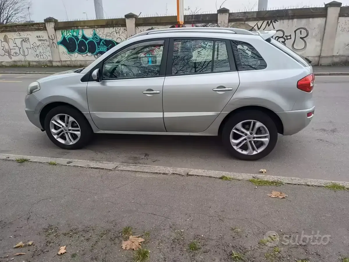 Käytetty Renault Koleos Dynamique 150 HP (110 kW) 2012 Harmaa Katumaasturi