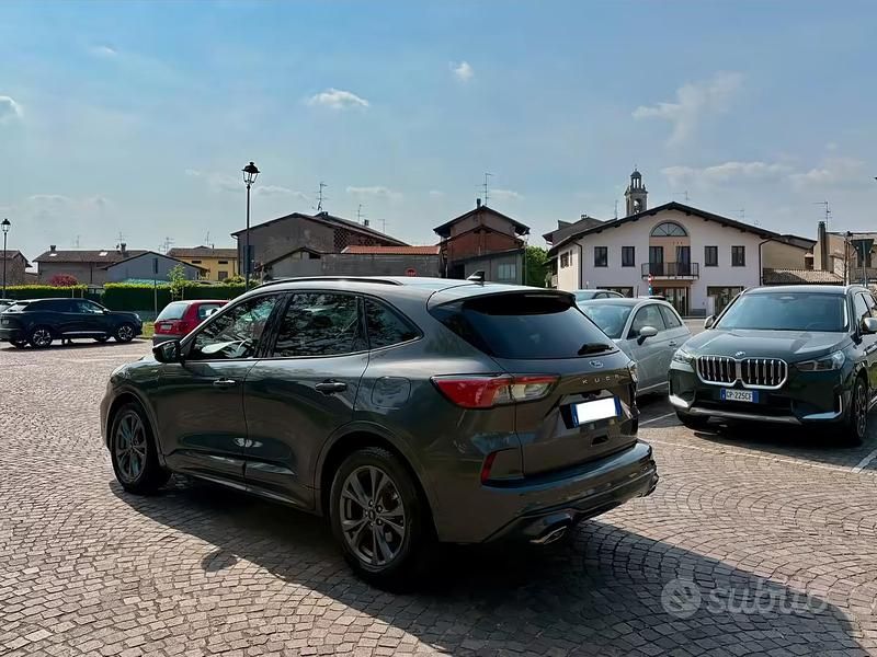 Usata Ford Kuga ST-Line 150 CV (110 kW) 2022 Grigio SUV