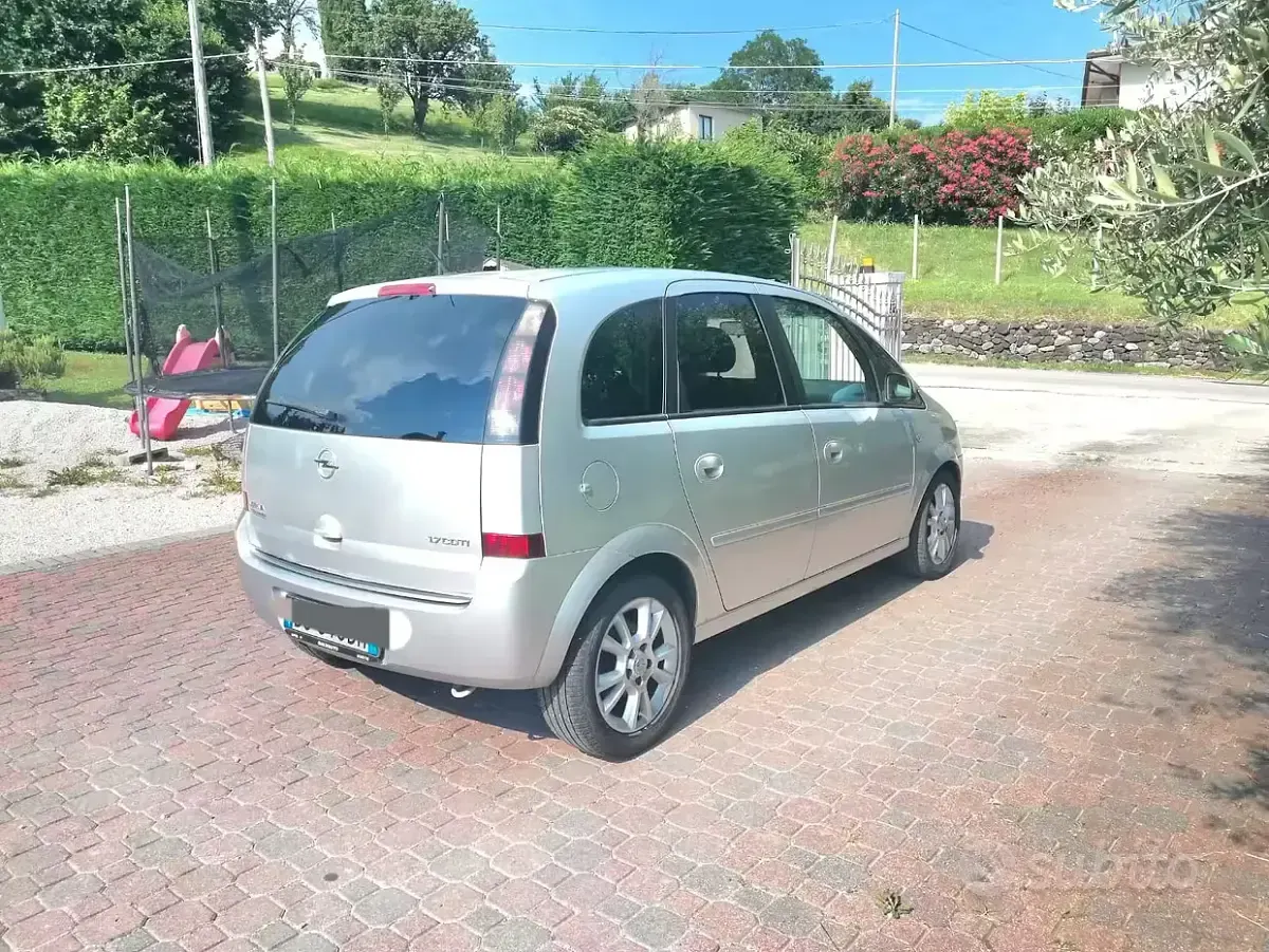 Usata Opel Meriva 101 CV (74 kW) 2007 Grigio Monovolume