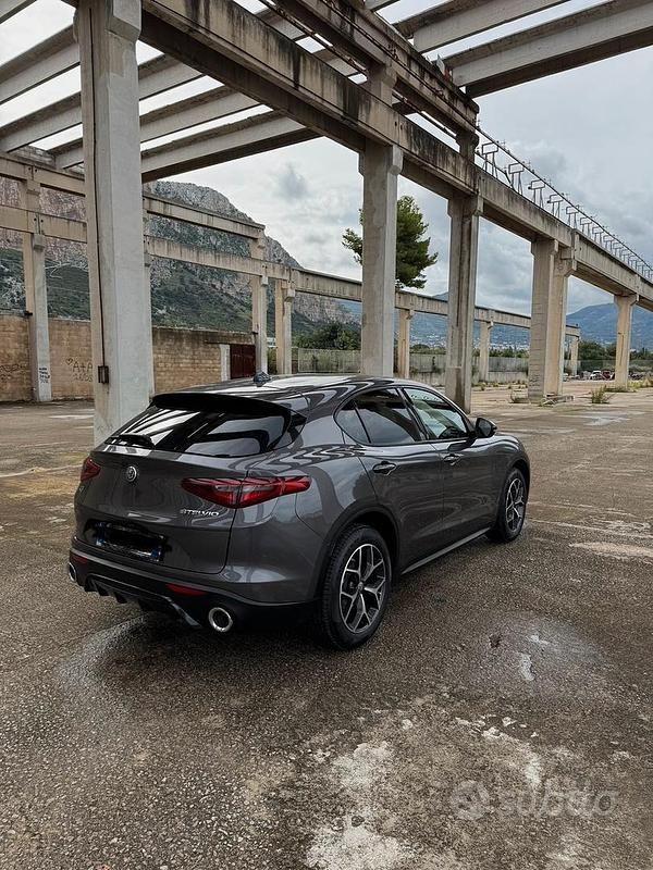 Usata Alfa Romeo Stelvio Executive 210 CV (154 kW) 2018 Grigio SUV