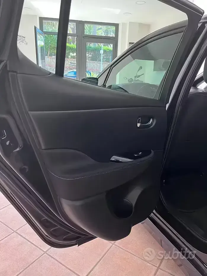 Usata Nissan Leaf Tekna 89 kW (122 CV) 2021 Nero Utilitaria