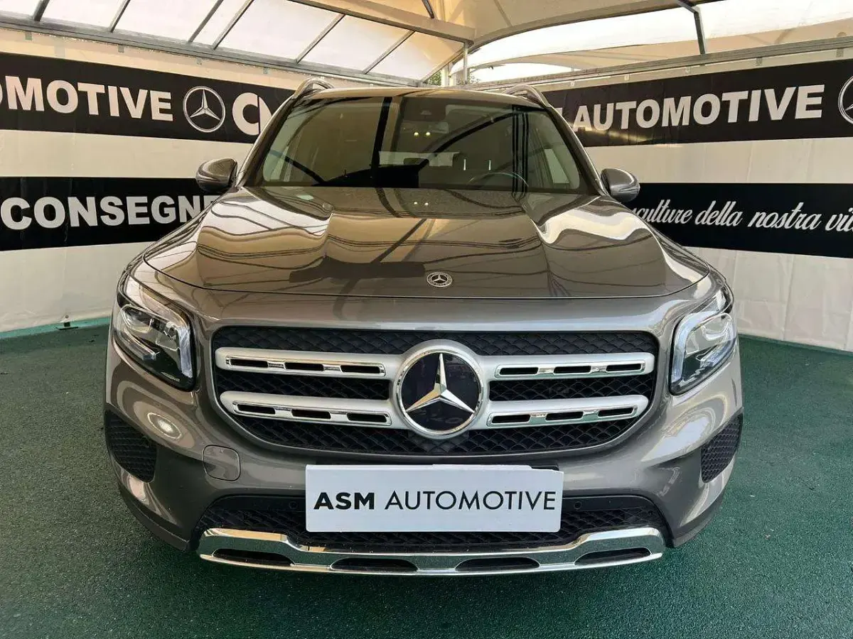 Usata Mercedes GLB200 150 CV (110 kW) 2022 Grigio montagna SUV