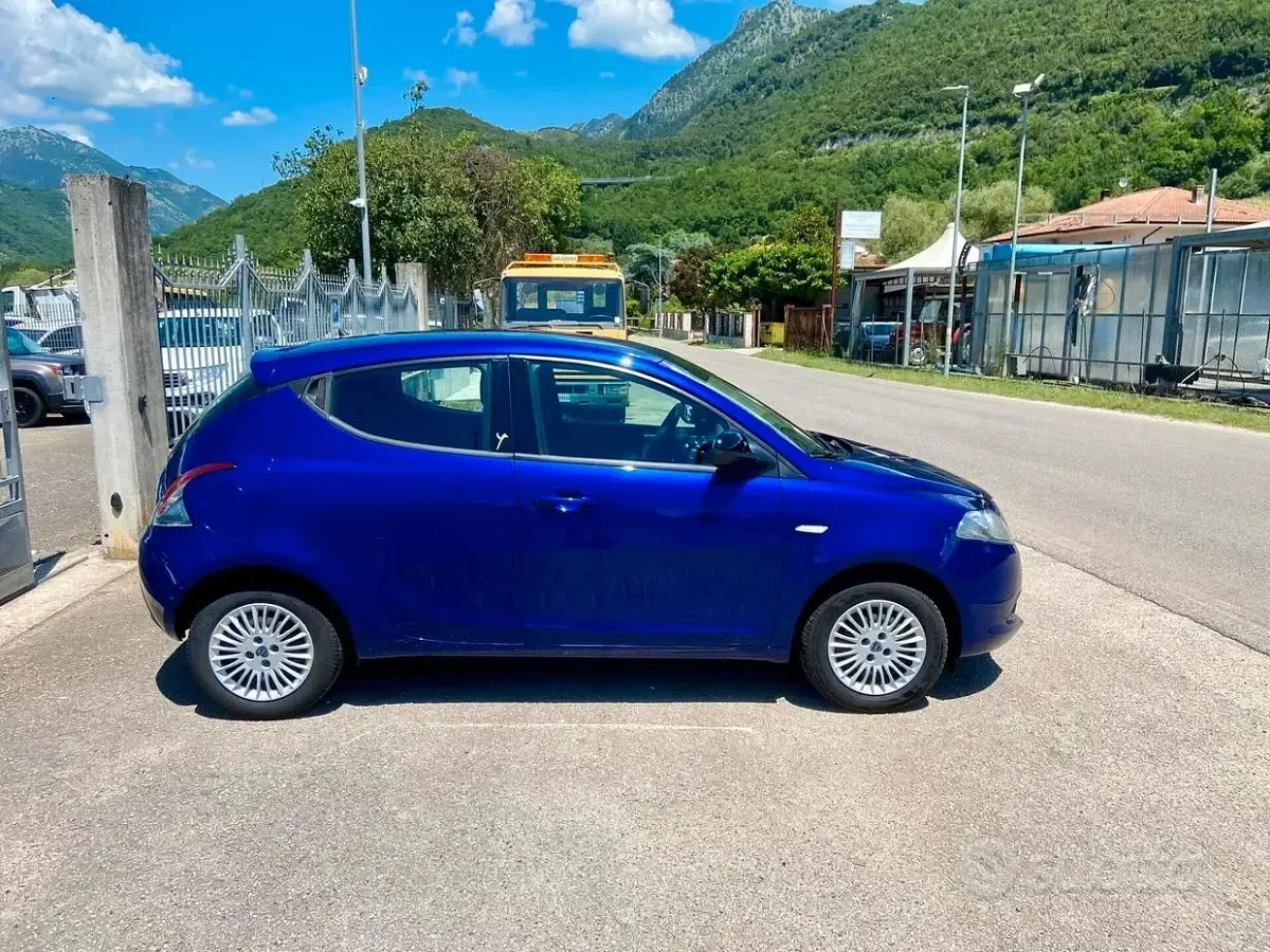 Usata Lancia Ypsilon Silver 69 CV (50 kW) 2014 Blu Utilitaria