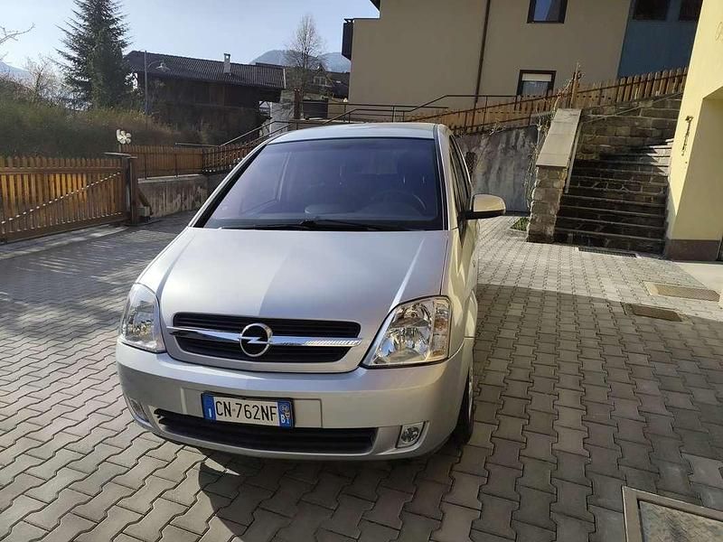 Usata Opel Meriva Cosmo 101 CV (74 kW) 2004 Argento Monovolume
