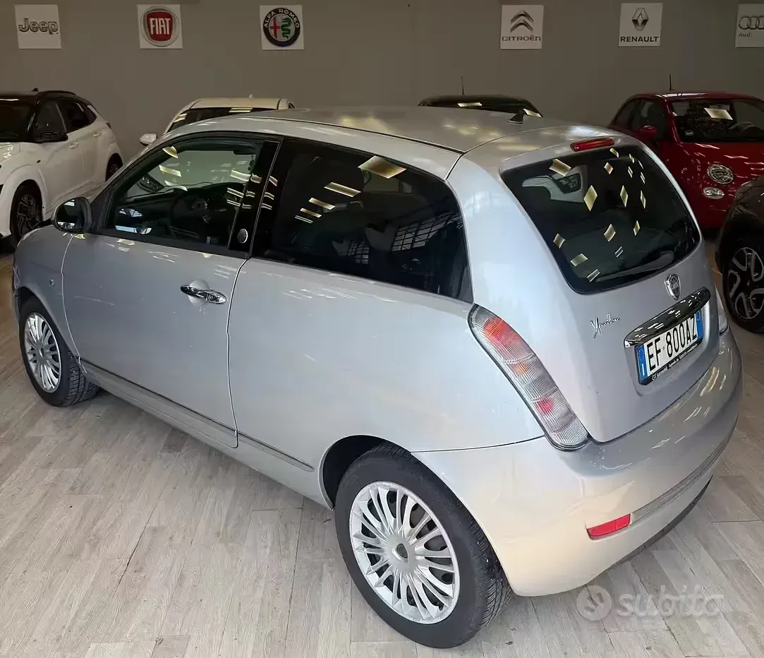 Usata Lancia Ypsilon 77 CV (56 kW) 2010 Grigio Utilitaria