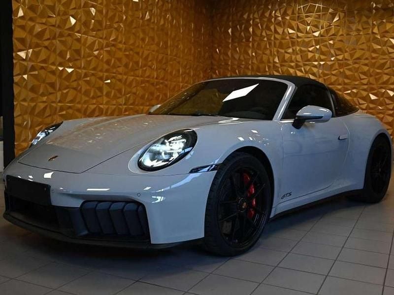 Usata Porsche 911 541 CV (397 kW) 2026 Grigio gesso kreide/pelle nera Cabrio