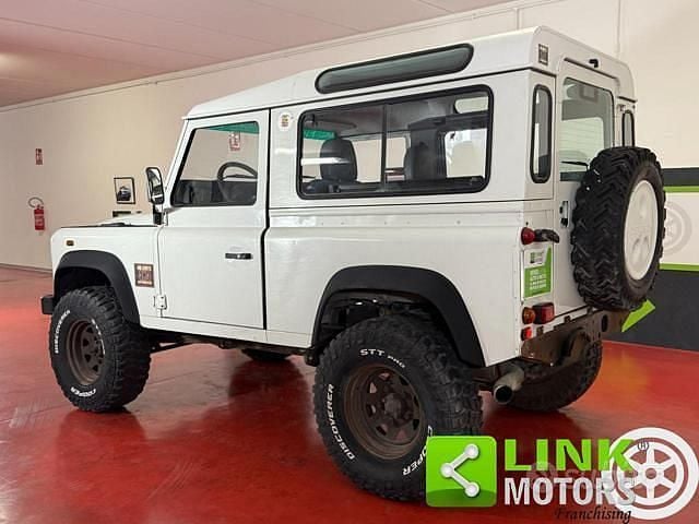 Usado Land Rover Defender S 122 CV (89 kW) 2000 Blanco Familiar