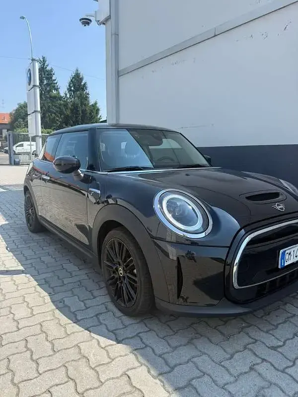 Usata Mini Cooper SE Classic 75 kW (102 CV) 2023 Nero Utilitaria