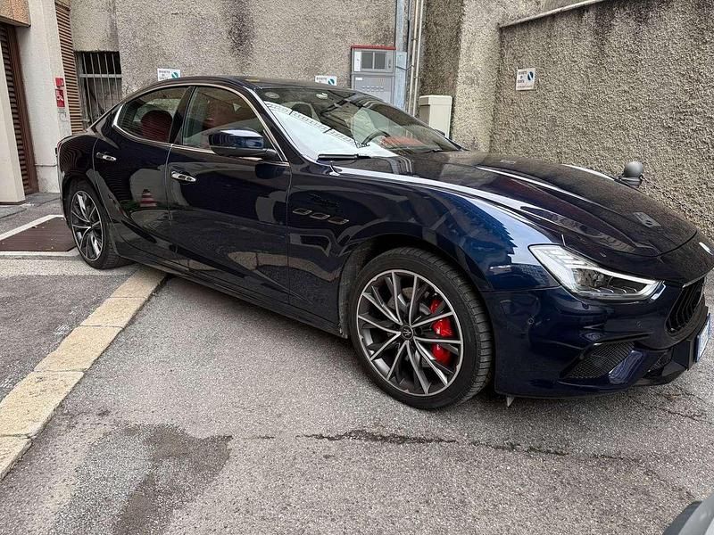 Blu/azzurro Usata 2023 Maserati Ghibli Tre volumi | 67.650 € (Buon prezzo) - Immagine 1/4