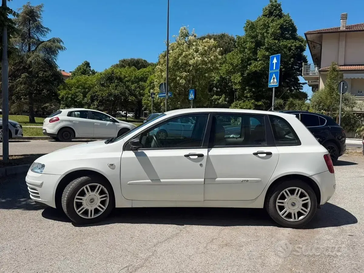 Occasion Fiat Stilo 80 ch (58 kW) 2004 Blanc Berline