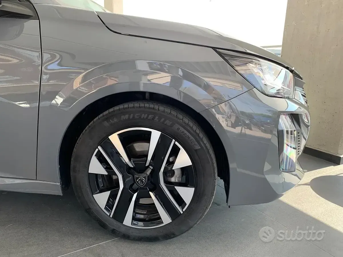 Usata Peugeot 208 Allure 101 CV (74 kW) 2025 Utilitaria