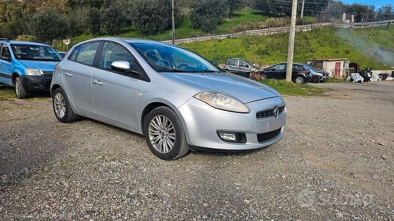 Grigio Usata 2009 Fiat Bravo Emotion Due volumi | 2550 € (Buon prezzo) - Immagine 1/4