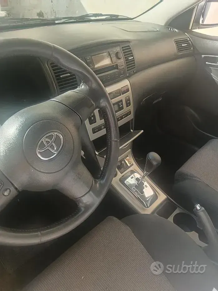 Usata Toyota Corolla 90 CV (66 kW) 2007 Grigio Berlina