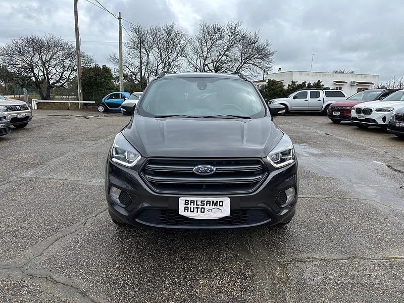 Usata Ford Kuga ST-Line 120 CV (88 kW) 2017 Grigio SUV