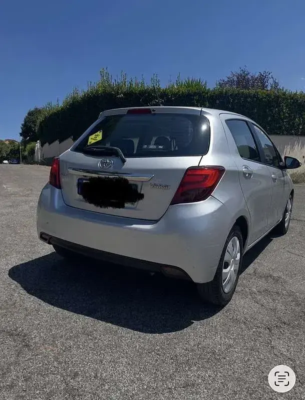 Usata Toyota Yaris Active 69 CV (50 kW) 2014 Argento Utilitaria