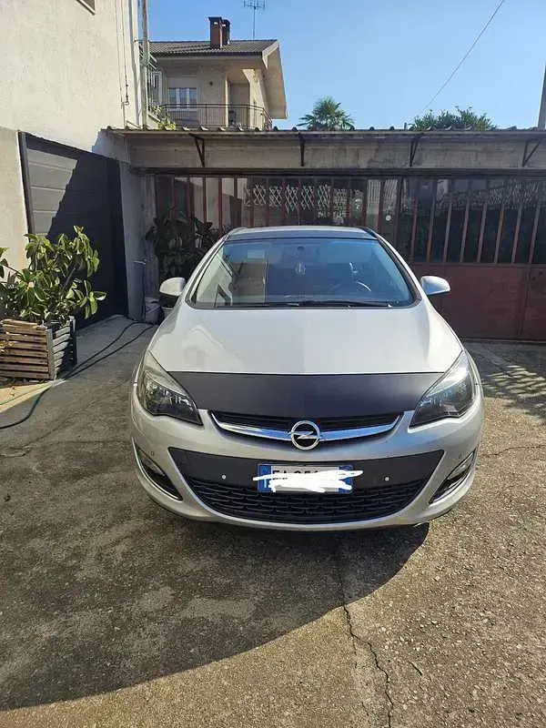 Usata Opel Astra Cosmo 110 CV (80 kW) 2013 Station wagon