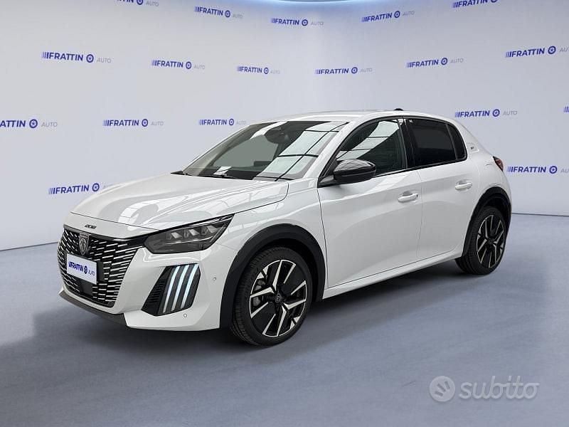 Bianco Nuova 2025 Peugeot 208 GT Due volumi | 22.990 € (Cara) - Immagine 1/4