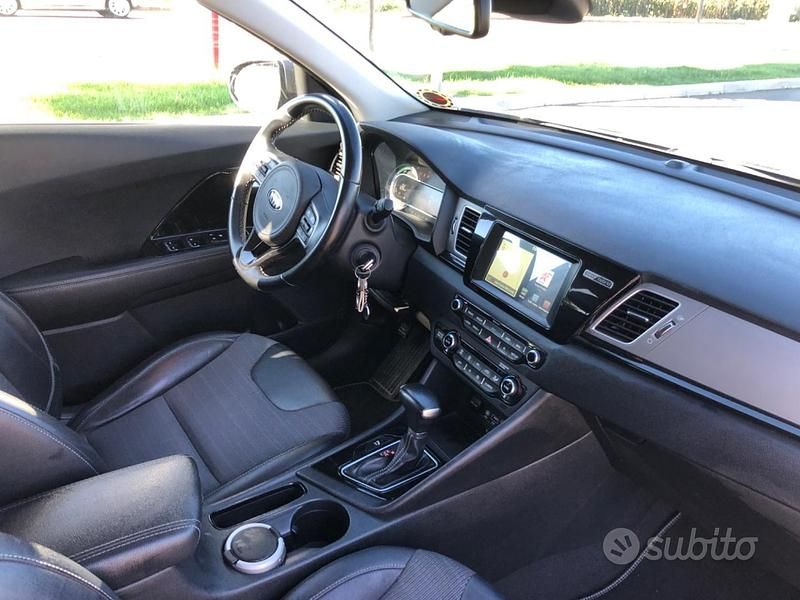 Usata Kia Niro Style 141 CV (103 kW) 2019 Grigio SUV
