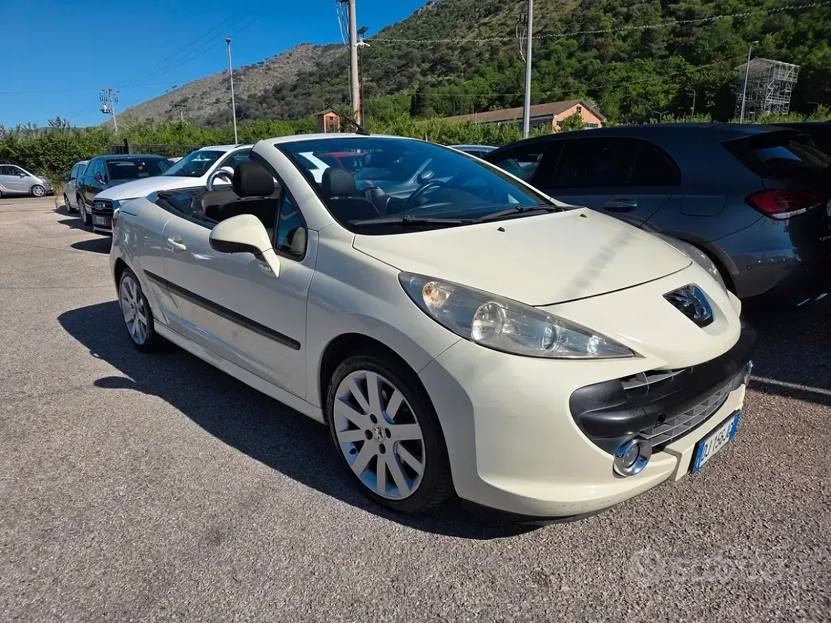 Usata Peugeot 207 CC 109 CV (80 kW) 2007 Beige Cabrio